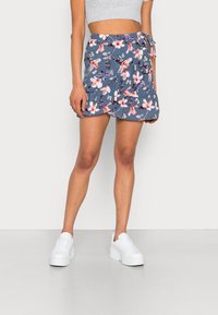 ONLY ONLNOVA LUX MERLE SHORT SKIRT - Saia envelope - blue