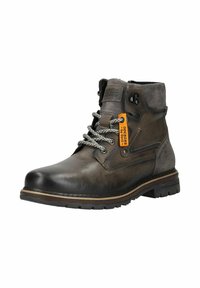 Braune Leder-Stiefeletten mit grauen Wildlederakzenten, runden Zehen und strukturierten Sohlen, ausgestattet mit metallischen Beschlägen und dekorativen Schnürsenkeln.
