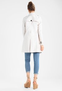Superdry & Co Trench - off-white