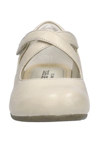 Zapato Mary Jane de cuero blanco con correas cruzadas, suela plana y punta redonda. El interior cuenta con acolchado para mayor comodidad.