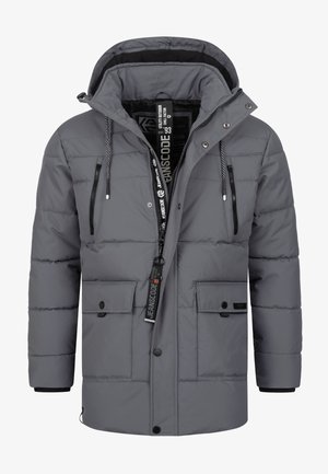Szara kurtka puchowa z kapturem, z pikowanym wzorem, dwoma przednimi kieszeniami i zamykaną na zamek kieszenią na piersi. Zawiera sznurek i metki.