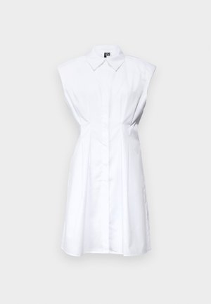 Vestido sem mangas branco com gola clássica, fecho frontal com botões, pregas na cintura e silhueta estruturada.