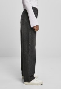 Urban Classics Flared-farkut - black washed