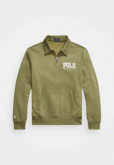 Olíva zöld, hosszú ujjas pulóver cipzáros gallérral, elülső zsebével, és fehér "POLO RALPH LAUREN" logóval a mellkason.