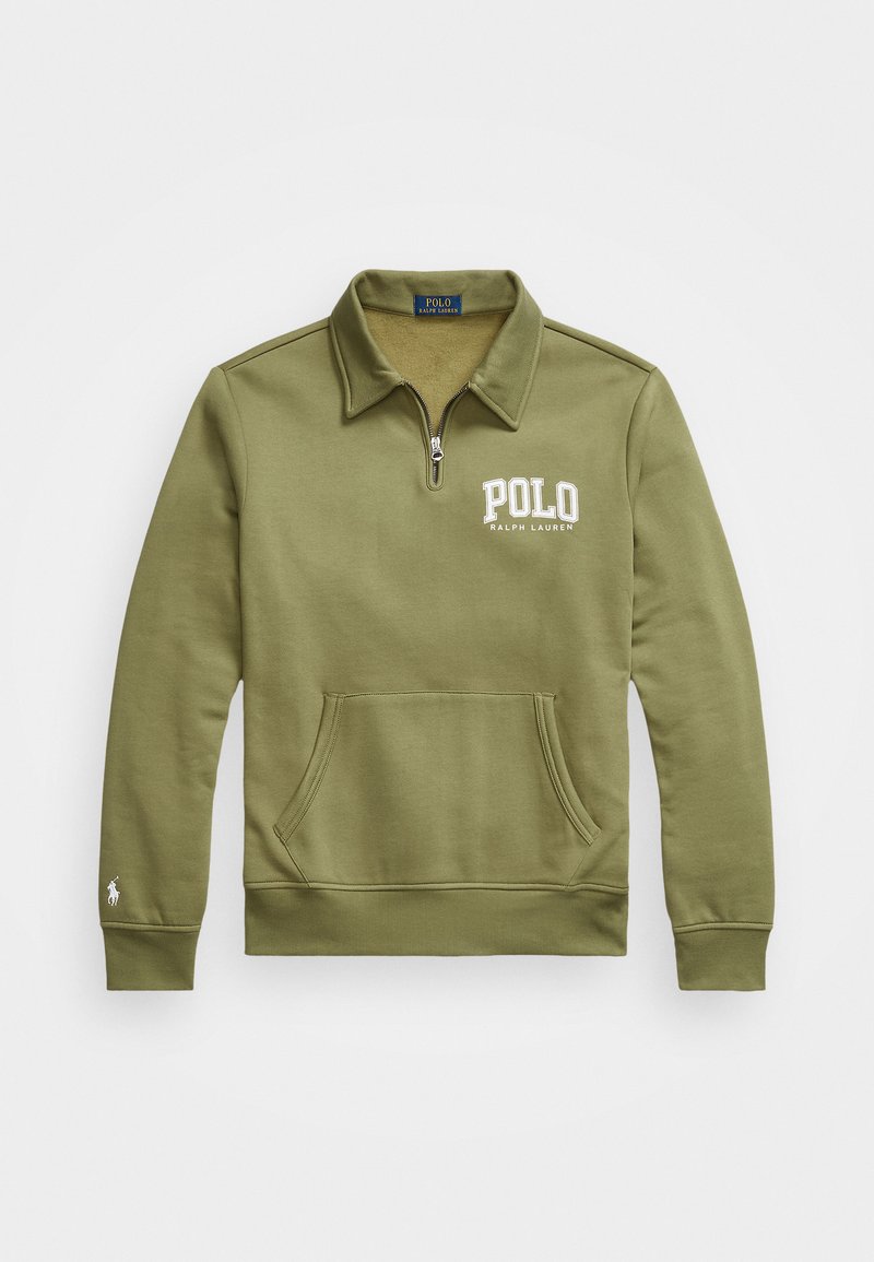 Olijfgroen, lange mouw pullover met een ritskraag, voorzak en het "POLO RALPH LAUREN" logo in het wit op de borst.
