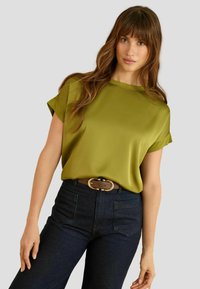 Kijelölve, olive green