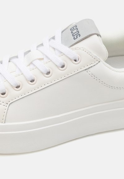 GCDS BUCKET UNISEX - Sneaker low - optic white