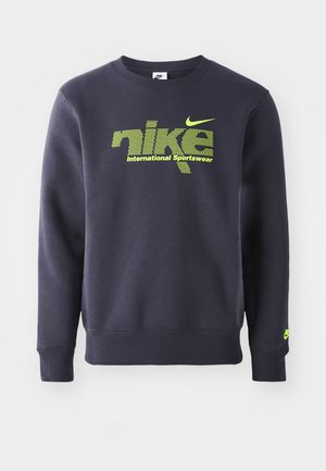 Sudadera azul marino de mezcla de algodón, con logo verde neón y el texto "nike international sportswear" en el pecho, puños y dobladillo acanalados.