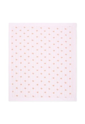Miękki różowy kwadratowy koc z jasnym wzorem w kratkę i małymi beżowymi twarzami misiów rozmieszczonymi równomiernie na całej powierzchni.