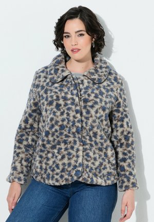 Ulla Popken, PLUSH LEOPARD PRINT COLLARED TEDDY JACKET - Fleecejacke - grey