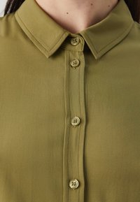 Samsøe Samsøe MAJAN SHIRT - Blúzka so zapínaním na gombíky - olive