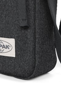 Eastpak THE ONE - Skuldertasker - muted dark