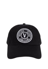 Casquette en coton noir avec un logo brodé rond portant le texte "VERSACE JEANS COUTURE" et un "V" central en blanc. Design de visière courbée.
