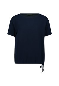 Granatowa bluzka z krótkim rękawem, wykonana z fakturowanej tkaniny, z okrągłym dekoltem i sznurkiem po boku, umożliwiającym regulację dopasowania.