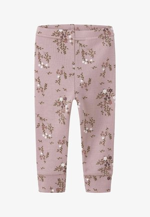 Roze katoenen leggings met een bloemenpatroon bestaande uit witte, paarse en bruine bloemen tegen een gestructureerde achtergrond en met geribbelde manchetten.