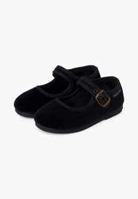 Scarpe Mary Jane in velluto nero con punta rotonda, cinturino regolabile e dettaglio in metallo, dotate di una morbida fodera interna e suola in gomma.