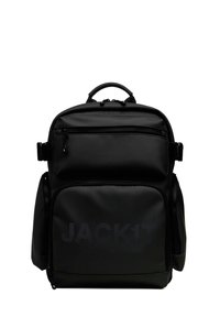 Zaino nero con spallacci imbottiti, scomparti con cerniera e un logo prominente sul davanti. Realizzato in tessuto resistente con un design elegante.