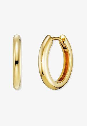 Goldene Creolen mit einer glatten, polierten Oberfläche. Sie haben eine abgerundete Form und einen Clipverschluss. Eine subtile Nahtdetails sind sichtbar.