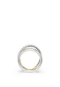 Zweifarbiger Ring mit einem polierten Silberband, das eine Reihe von quadratischen und runden klaren Steinen entlang der Oberseite aufweist. Glatte, glänzende Oberfläche.
