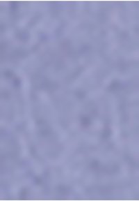 Tessuto lavanda uniforme con un delicato motivo testurizzato. La superficie appare liscia, con lievi variazioni di tonalità che creano profondità.