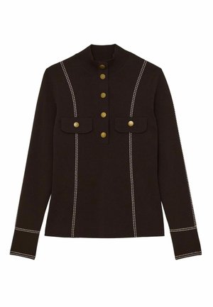 Top nero a maniche lunghe con colletto alto, caratterizzato da bottoni dorati, cuciture bianche e due tasche sul petto. Tessuto liscio, vestibilità sartoriale.
