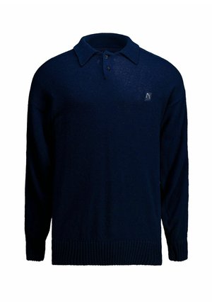 Tumesinine silmkoeline pullover polokaeluse, pikkade varrukate, kahe nööbiga avause ja soonikkoes äärega. Rinnal väike logo.