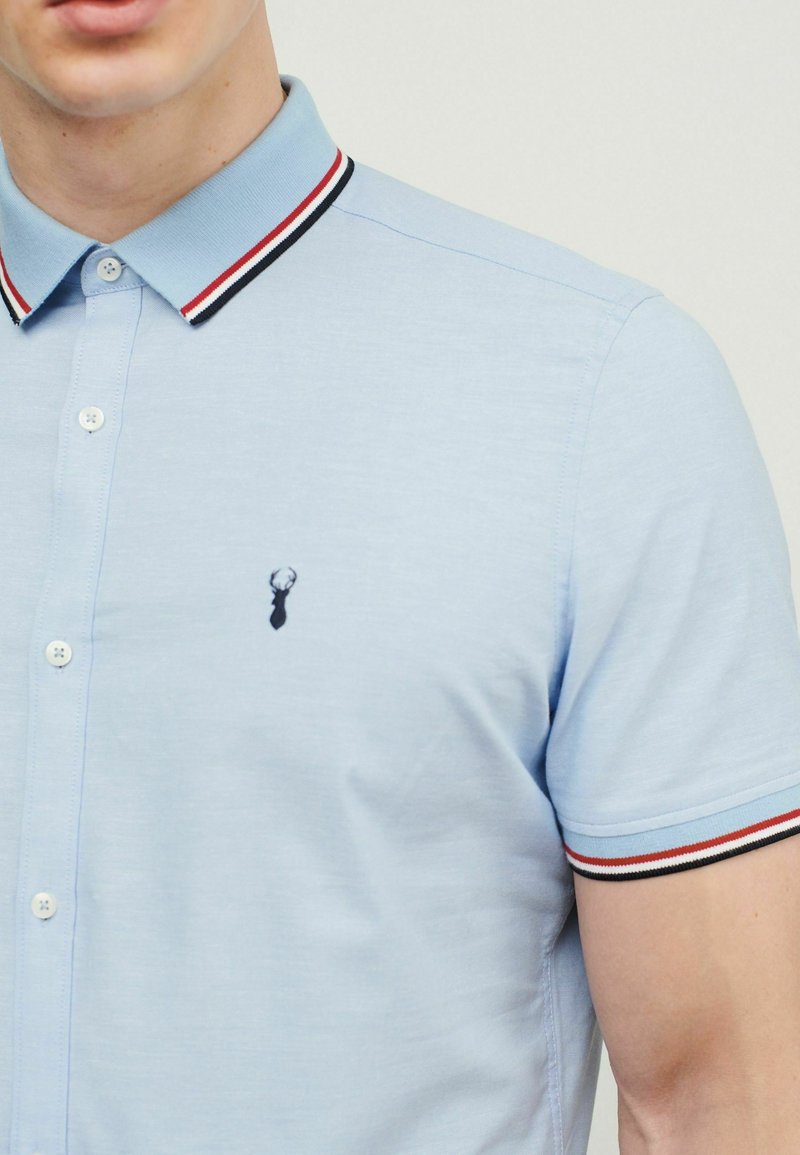 Herren Freizeithemden | Next OXFORD TIPPED COLLAR SHORT SLEEVE Hemd blue/blau - QW42778 Herren Freizeithemden | Next OXFORD TIPPED COLLAR SHORT SLEEVE Hemd blue/blau - QW42778