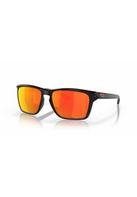Occhiali da sole con montatura nera e lenti a specchio arancioni. Forma quadrata e design elegante, con un branding sottile sulle aste. Finitura liscia.