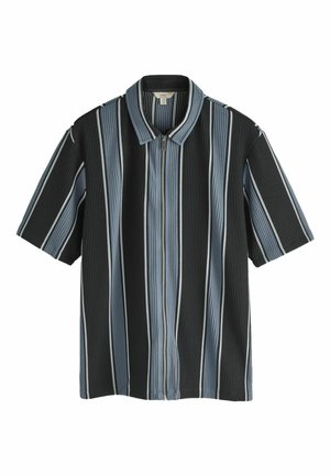 Kurzärmeliges Hemd mit vertikalen Streifen in Schwarz, Blau und Hellblau. Gefertigt aus einem gerippten Stoff mit einem Reißverschluss-Kragen.