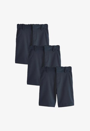 Tres pares de pantalones cortos entallados azul marino con trabillas para cinturón y bolsillos laterales apilados en diagonal sobre un fondo blanco.