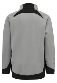 Grå jacka med hög krage, med svarta accenter och strukturerat material. Designen inkluderar sidopaneler och en sportig passform.