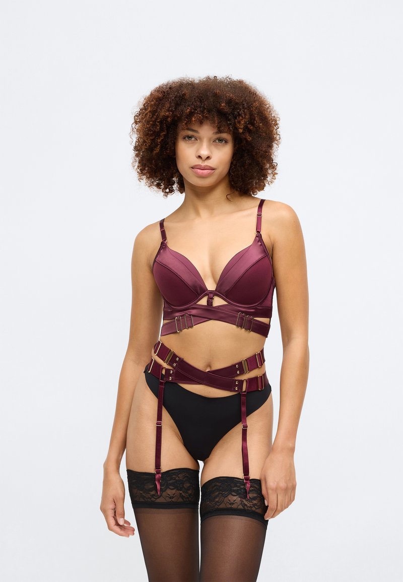 ROSY STRING / TANGA TAILLE 38/40 MODELE L'HONORABLE COLORIS ROUGE REF