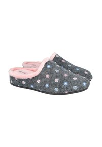 Pantuflas grises con borde de piel de rosa, con pequeños patrones florales azules y rosas, diseño ligero y suela negra duradera.