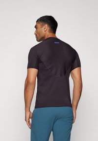 EA7 Emporio Armani VIGOR7 TEE BIG LOGO - Camiseta deportiva - black bean