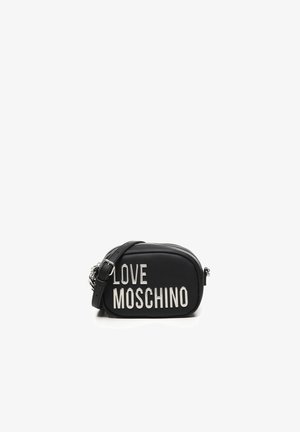 Borsa a tracolla nera in pelle sintetica, caratterizzata da un evidente testo bianco "LOVE MOSCHINO", una forma arrotondata e hardware in tonalità argentata.
