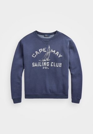 Námořnická mikina s kulatým výstřihem, se sedm bílými grafickými potisky plachetnice a textem "CAPE MAY SAILING CLUB" v opotřebovaném stylu.
