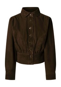 Tumši brūna zamšādas virsjaka ar garām piedurknēm, ar smailu apkakli, pogājamu priekšpusi, pieguļošu jostasvietu un smalkām šuvju detaļām.