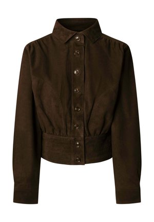 Veste à manches longues en daim brun foncé avec un col pointu, une fermeture à boutons sur le devant, une taille cintrée et des coutures discrètes.