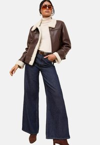 REGULAR FIT - AVIATOR  - Mākslīgās ādas jaka - brown