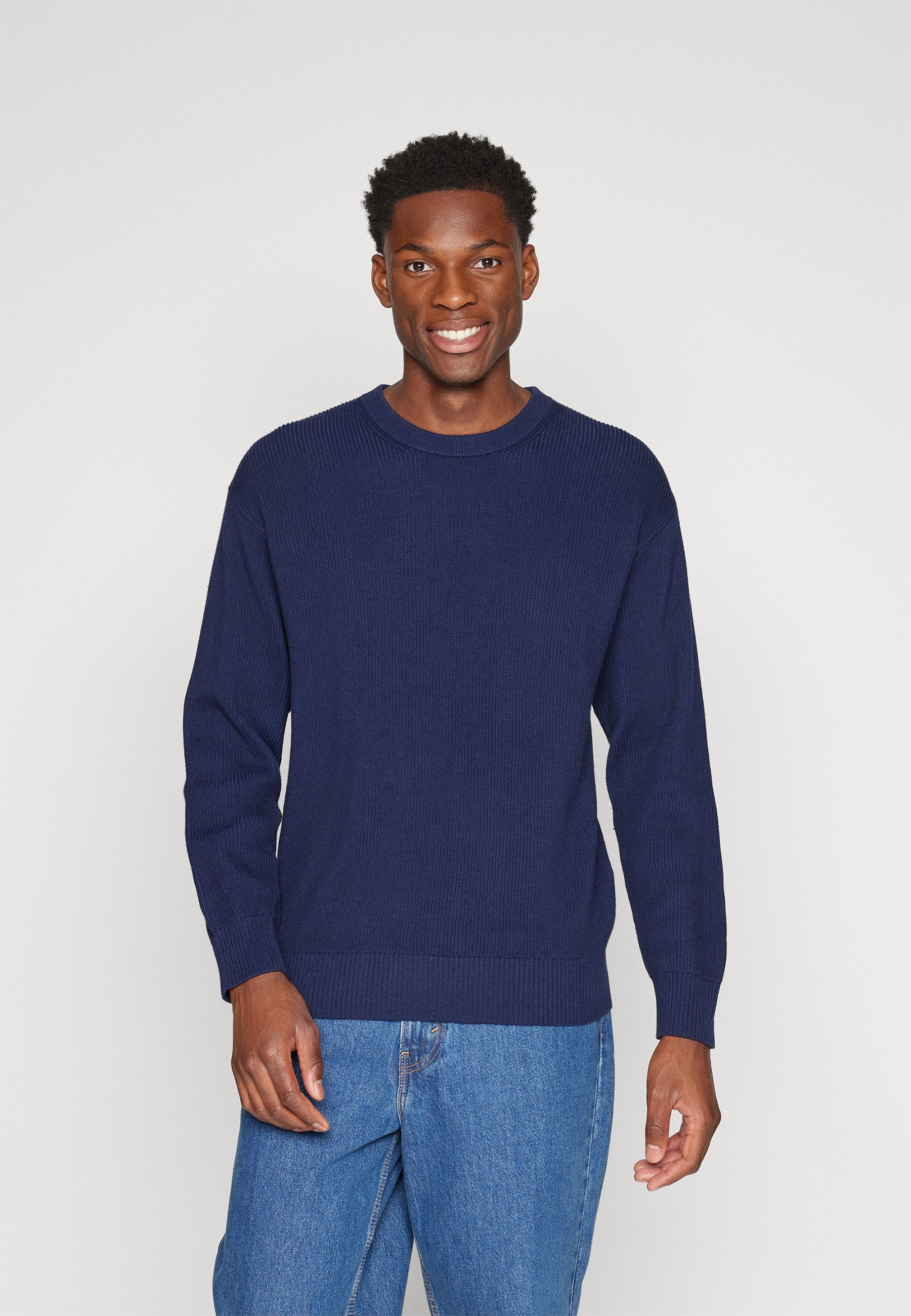 navy gap sweater