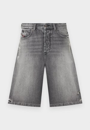 Shorts di jeans grigi sbiaditi con tasche frontali, passanti per cintura, chiusura con bottone e dettagli di usura sottili su cosce e orlo.