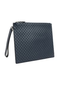 Pochette bracelet en cuir noir avec motif répétitif embossé et tirette de fermeture éclair argentée sur fond blanc.