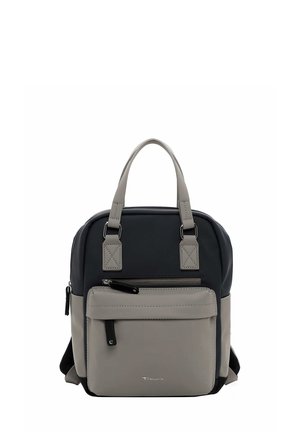 Kompakter Rucksack aus zwei verschiedenen Grautönen und marineblauer Synthetik. Verfügt über eine Frontreißverschlusstasche, verstellbare Träger und verstärkte Griffe.