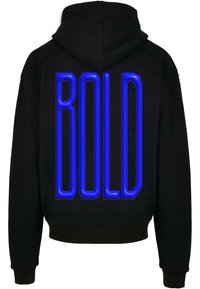 Fekete kapucnis pulóver, melynek hátulján egy merész, világító kék szöveg olvasható: "BOLD". Az anyag puha, standard fazonú és kapucnis.