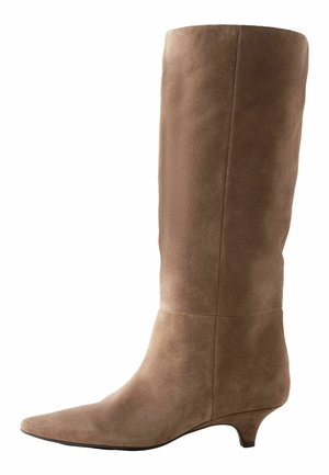 Next, REGULAR FIT - N. PREMIUM KNEE HIGH CHISEL TOE KITTEN HEEL BOOTS - Bottes - taupe tan