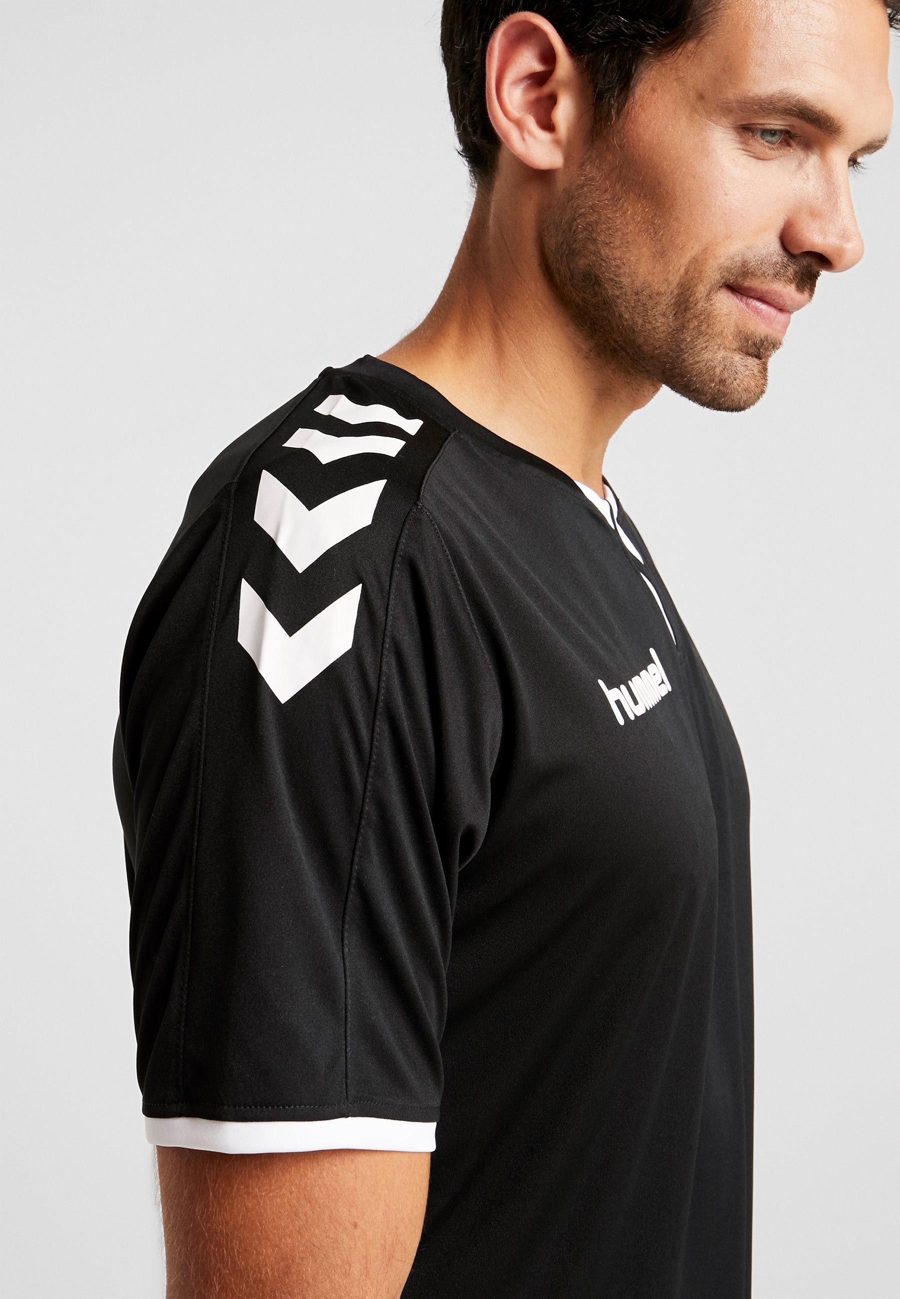 Hummel CORE SS - Print T-shirt - black 