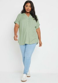 Yours Clothing STRIPE NOTCH NECK - Blus - light green