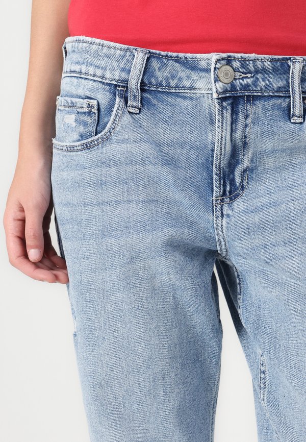 Low-Rise Distressed Medium Wash Relaxed Straight Jeans - Relaxed fit jeans - medium clean2