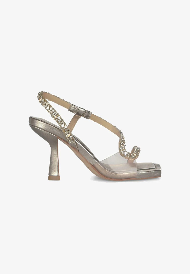 Metallisch silberner High-Heel-Sandalette mit transparenten Riemen, verziert mit Strasssteinen, quadratischer Zehenpartie und schlankem Blockabsatz.