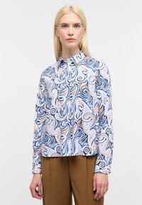 Camicia a maniche lunghe con bottoni, caratterizzata da un motivo vorticoso blu, bianco e pesco su un tessuto leggero, con colletto classico e vestibilità rilassata.